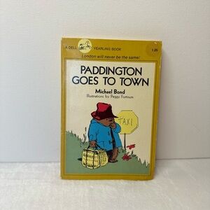 Paddington Goes To Town by Michael Bond Illustrations by Peggy Fortnum Vintage